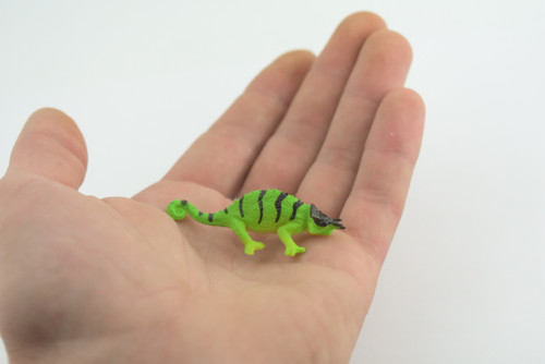Horned Chameleon Lizard, Rubber Reptile, Hand Painted, Educational, Realistic, Model, Toys, Kids, Gift, 2 Inches. WR47 B197 