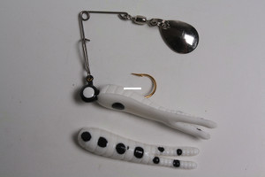 Betts Spin Split Tail - 1/16oz Wht/Black Spots 12/cd