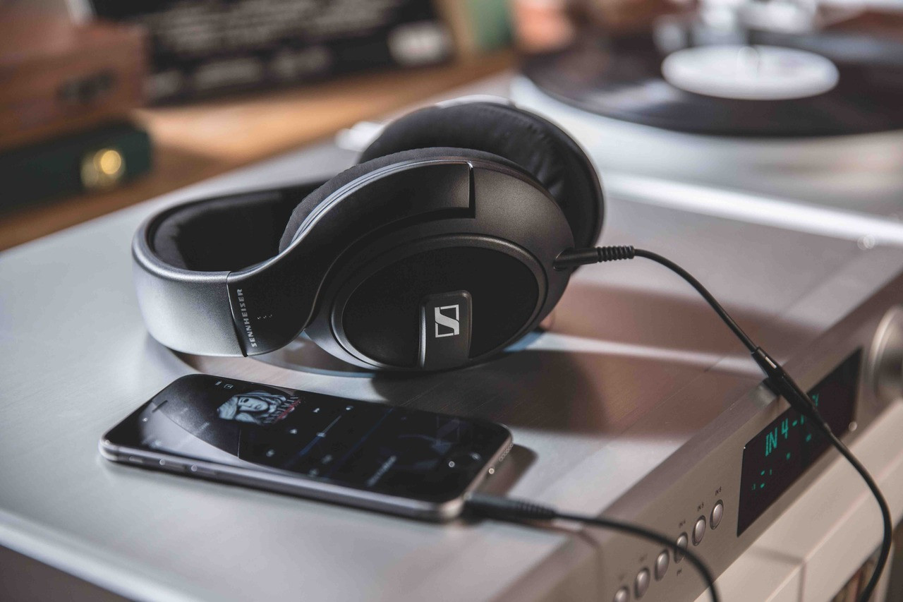 Sennheiser HD 569 Closed-Back Headphones