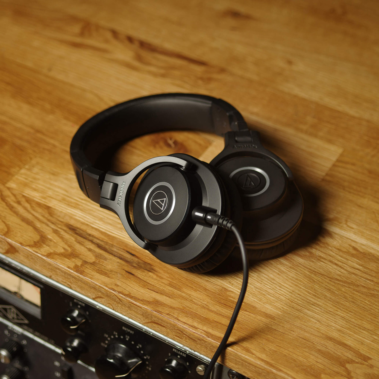 audio-technica ATH-M40x ブラック Audio-Technica ATH-M40x Closed-Back Headphones