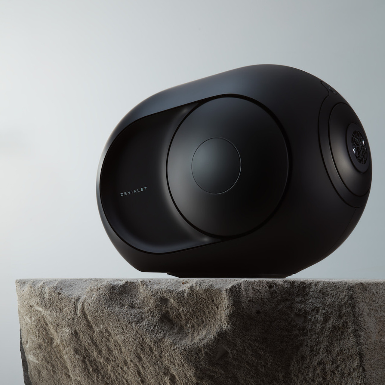 スピーカー・ウーファー Devialet Phantom 1 103db light chrome Phantom I 103 dB Light Chrome - High-end wireless speaker