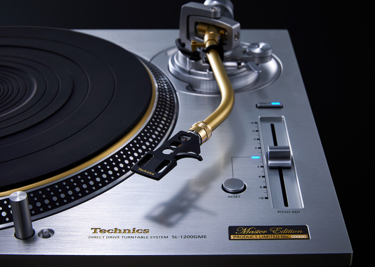 Technics SL-1200GME Master Edition close-up tonearm detail