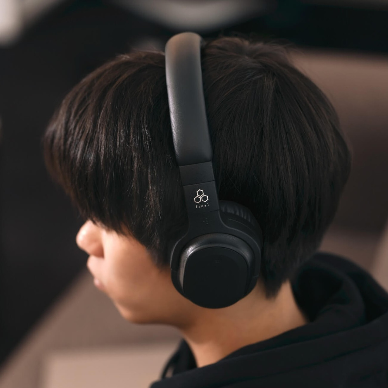 final UX3000 SV ワイヤレスヘッドフォン ブラック Final UX3000 SV Wireless Noise-Cancelling Headphones