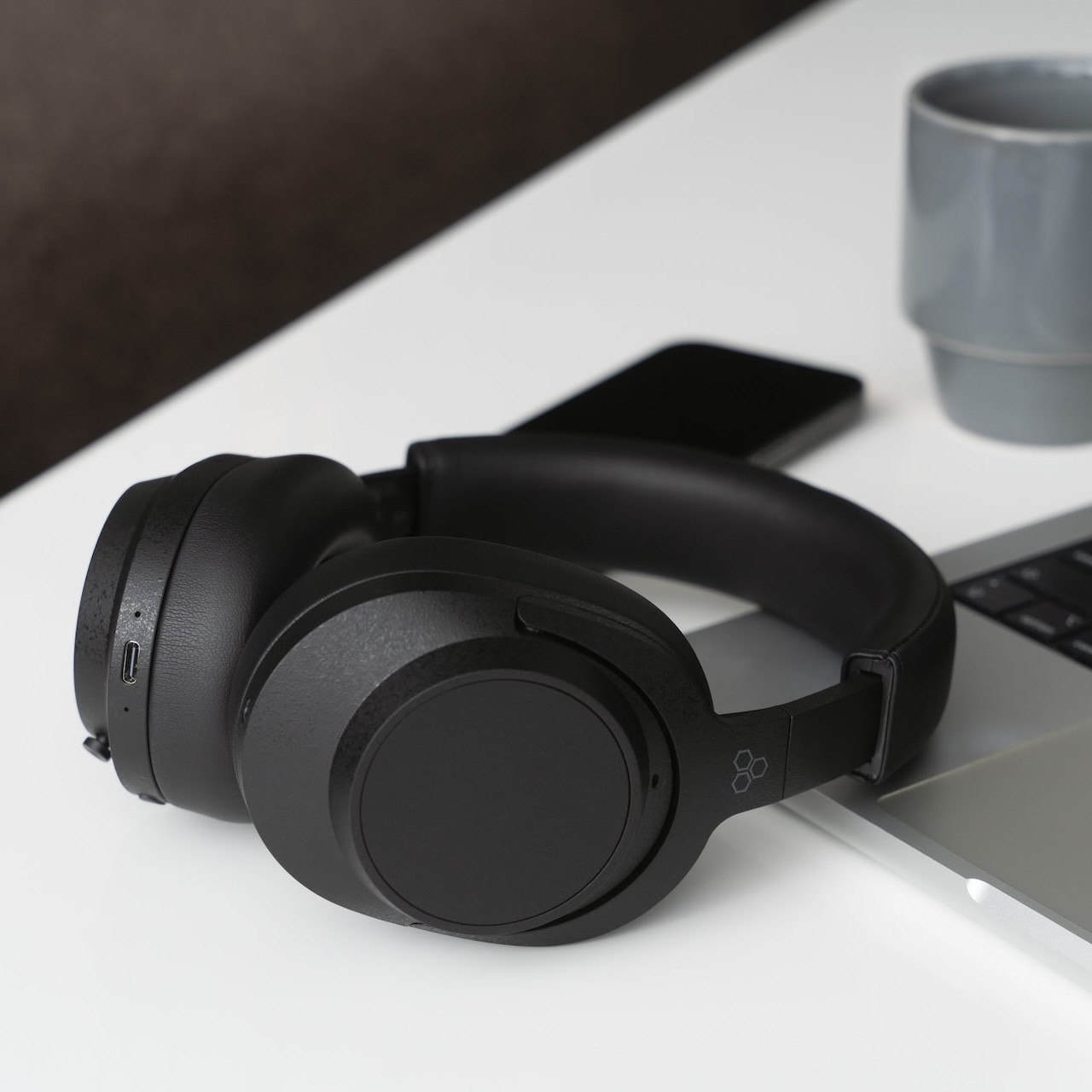 Final UX5000 Wireless Noise-Cancelling Headphones