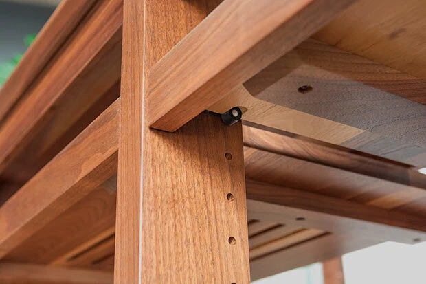 Vibration Damped Adjustable Shelves