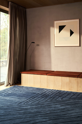 Ariso Midnight Rug by The Rug Company - incidental image