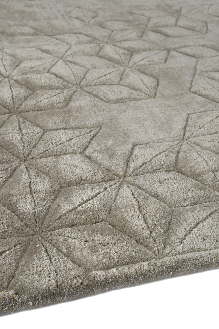 Star Silk by Helen Amy Murray - Close-up
[ROOMVO]
