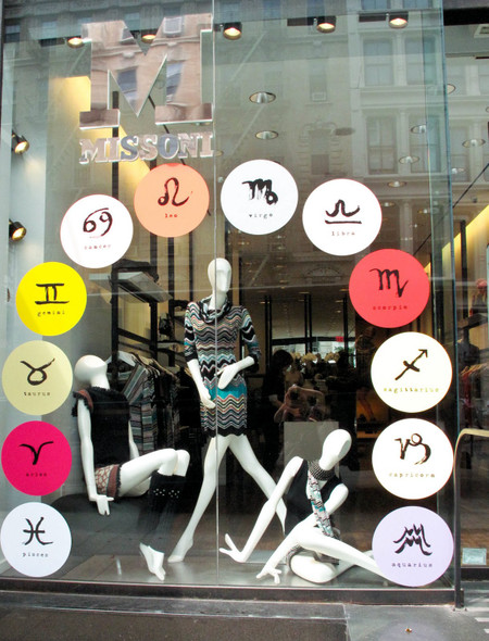 Corporate Campus - Wayfinding:

Challenge: Temporary construction required visitor redirection signage
Solution: Clear directional graphics on DPF 50WD White for glass doors and walls
Result: Effective wayfinding, professional appearance, clean removal when construction complete