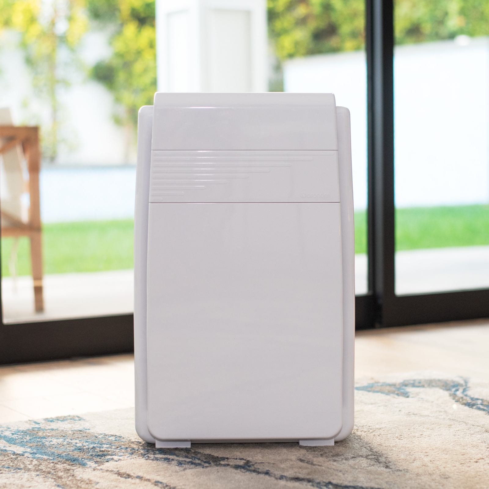 Brondell Horizon HEPA-Type Air Purifier in room.