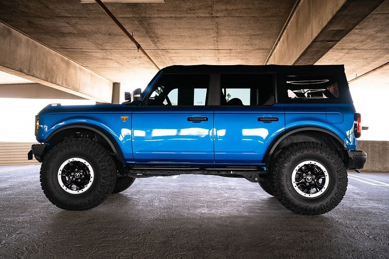 Ford Bronco OE Plus Series Side Steps by DV8 Offroad - SRBR-02