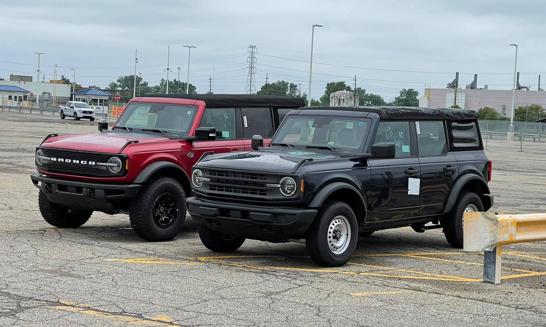 What Is The Difference Between The Badlands and Wildtrak Bronco