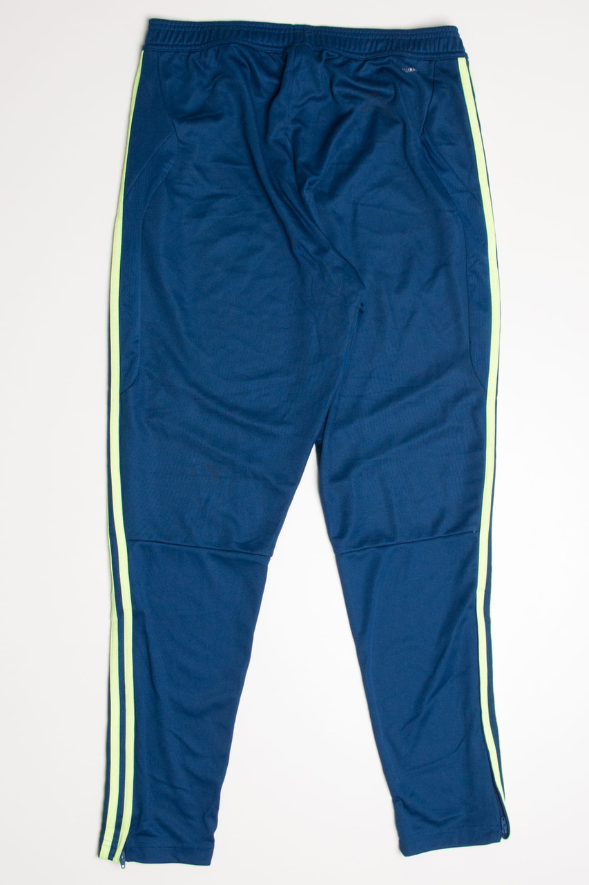 https://cdn11.bigcommerce.com/s-mplfu2e611/images/stencil/1280x1280/products/80642/175344/vintage-track-pants-414-3__26583.1709930265.jpg?c=1&imbypass=on