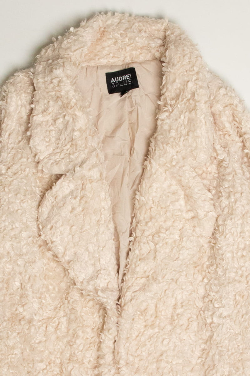 Cheap ecru white faux fur with short hair 