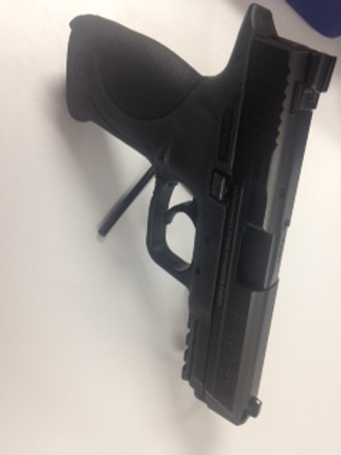USED SMITH AND WESSON M&P 9 COMES WITH 2 17 ROUND MAGAZINES AND ORIGINAL BOX ECELLENT CONDITION 
