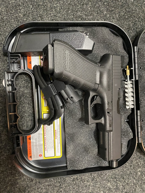 Glock 17 Gen 4 9mm Luger 4.49 Inch Barrel Tenifer Finish Fixed Sights 17 Round Glock 17 Gen4 Used