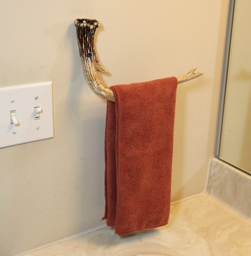 RACK HAND PAINTED RESINRIVERS EDGE ANTLER HAND TOWEL 