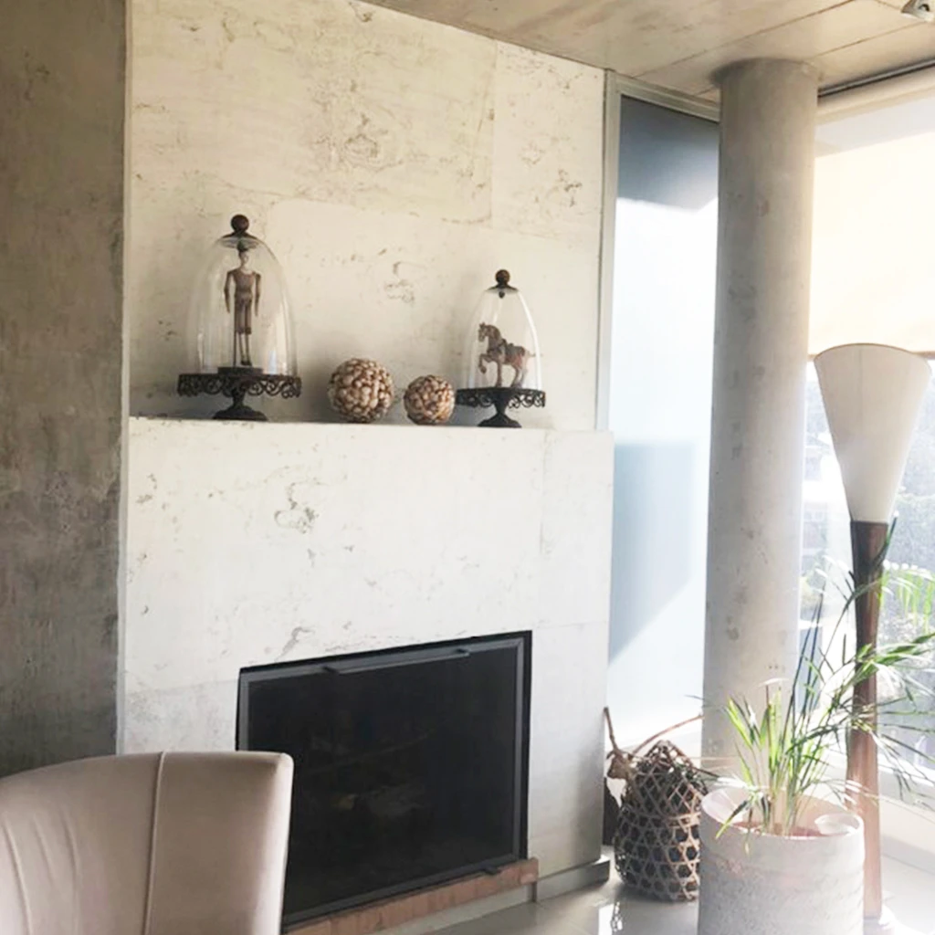 Piedrafina Blanco Luna en pared de living