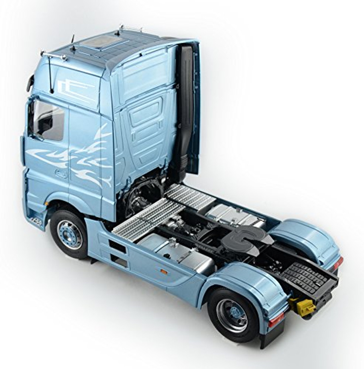1/24イタレリ　 Mercedes Benz Actros MP4 Italeri 1/24 Mercedes Benz Actros MP4 review - YouTube