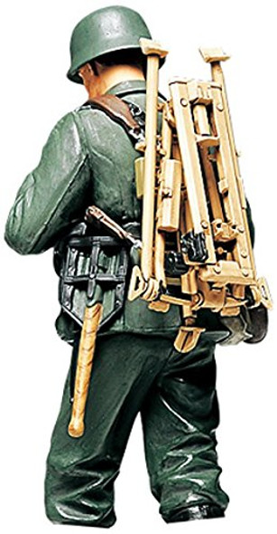 Tamiya 36311 Model German Soldier with Machine Gun Model Kit Scale 1:16