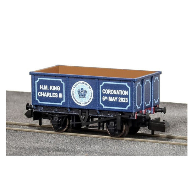 Peco NR-1500HMK N Gauge Iron Ore Tippler Wagon King Charles III Coronation 2023