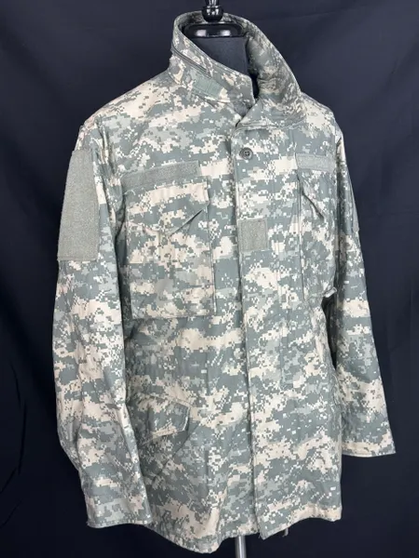 USGI Army ACU Digital Camo M65 Field Jacket Cold Weather Coat Medium Reg EUC