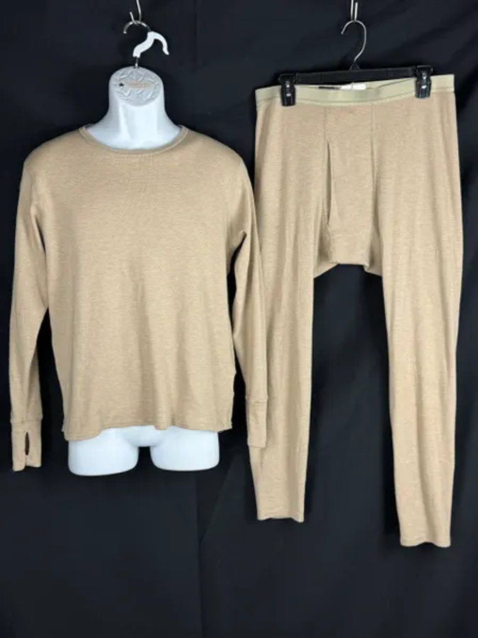 US Army Issue FR Fire Resistant FREE Base Layer Top & Bottom Set Med Short USED