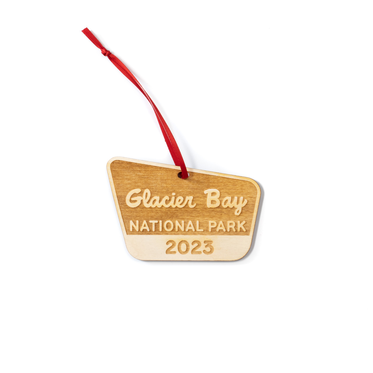 A charming engraved wooden ornament of Glacier Bay National Park: A perfect souvenir to remember the stunning landscapes and natural beauty of the park.