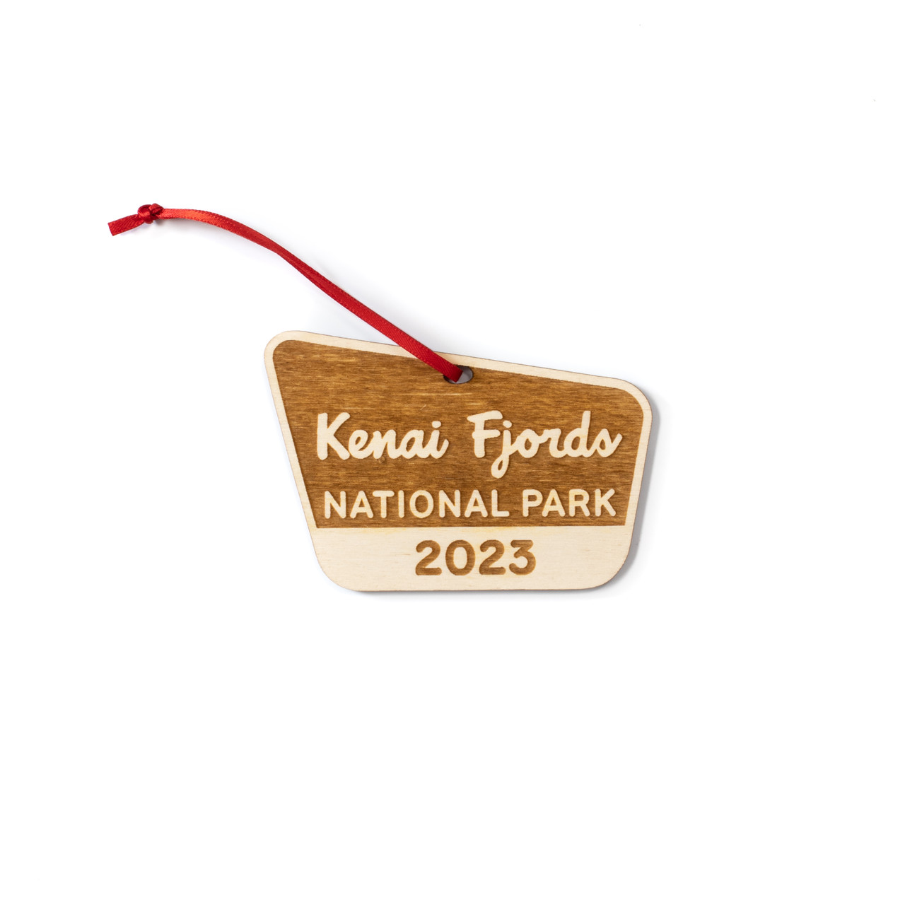 A charming engraved wooden ornament of Kenai Fjords National Park: A perfect souvenir to remember the stunning landscapes and natural beauty of the park.