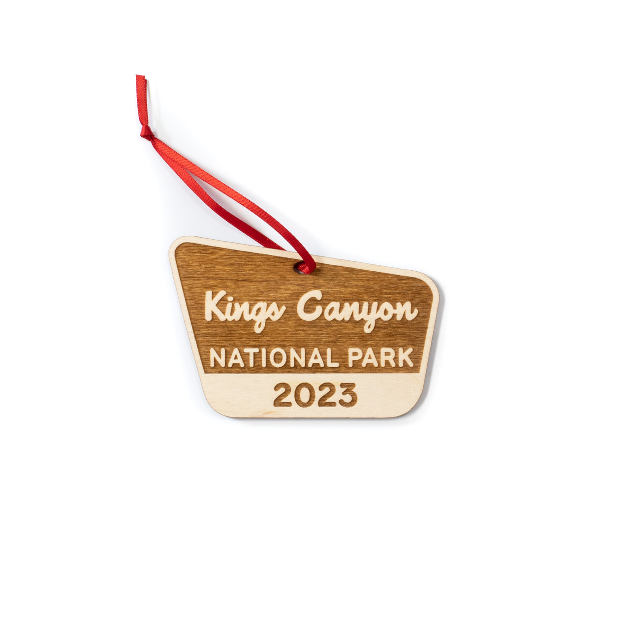 A charming engraved wooden ornament of Kings Canyon National Park: A perfect souvenir to remember the stunning landscapes and natural beauty of the park.