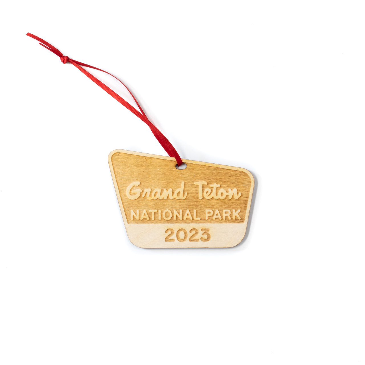 A charming engraved wooden ornament of Grand Teton National Park: A perfect souvenir to remember the stunning landscapes and natural beauty of the park.