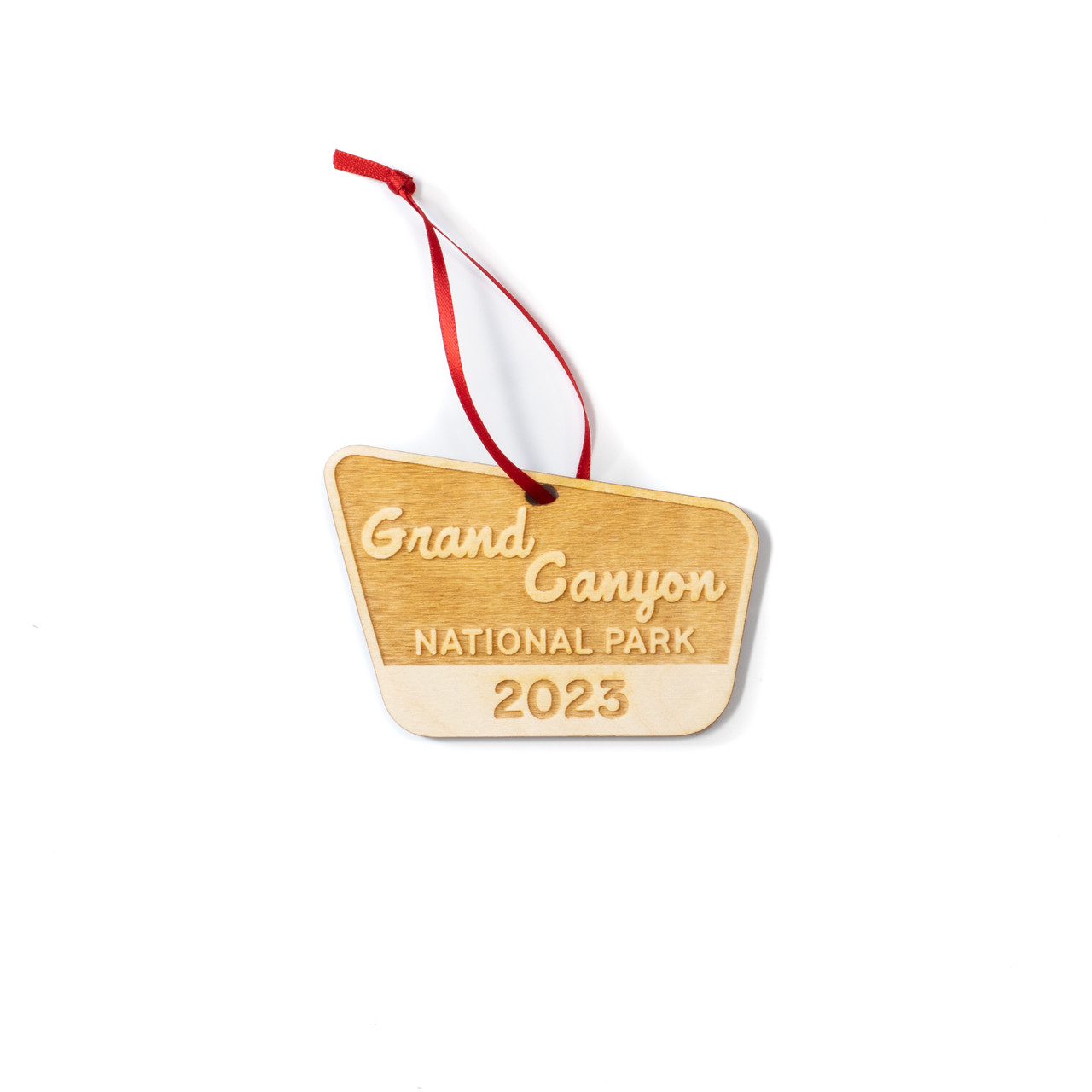A charming engraved wooden ornament of Grand Canyon National Park: A perfect souvenir to remember the stunning landscapes and natural beauty of the park.