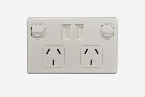 NCE Dual Pole Powerpoint with USB Charger White