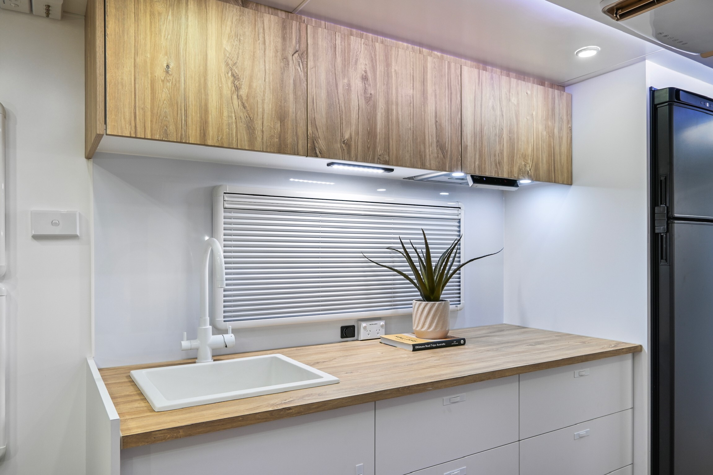 Caravan Windows & Blinds Banner