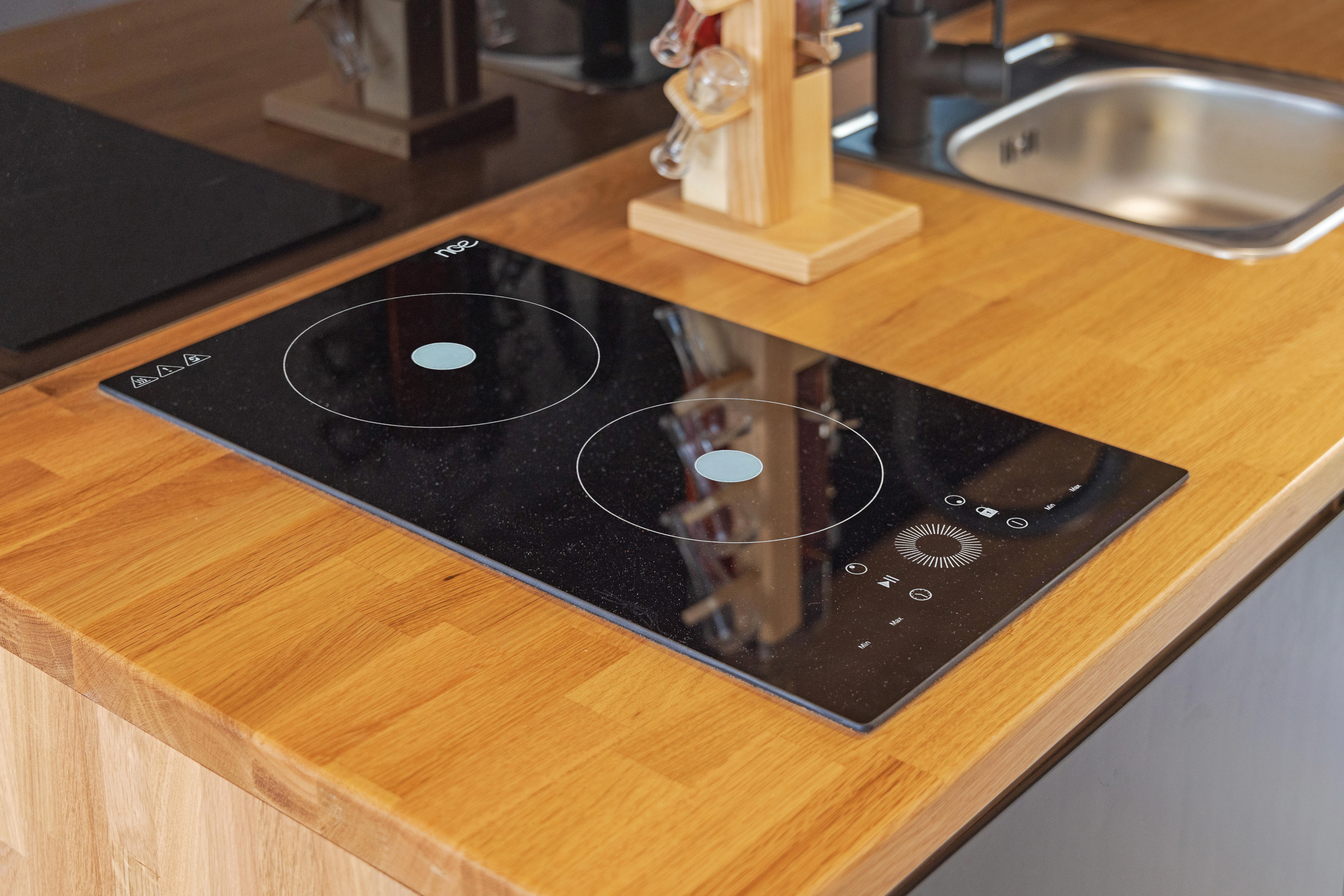 Caravan Induction Cooktops Banner