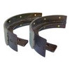 Parking brake shoe set for driveline mounted parking brake