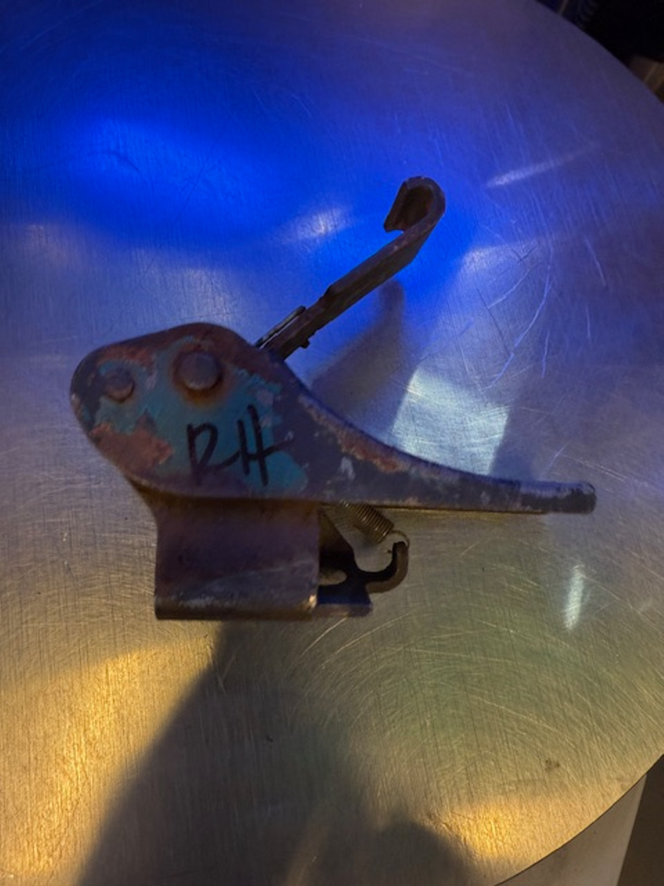 Used tailgate latch, C101/104 RH