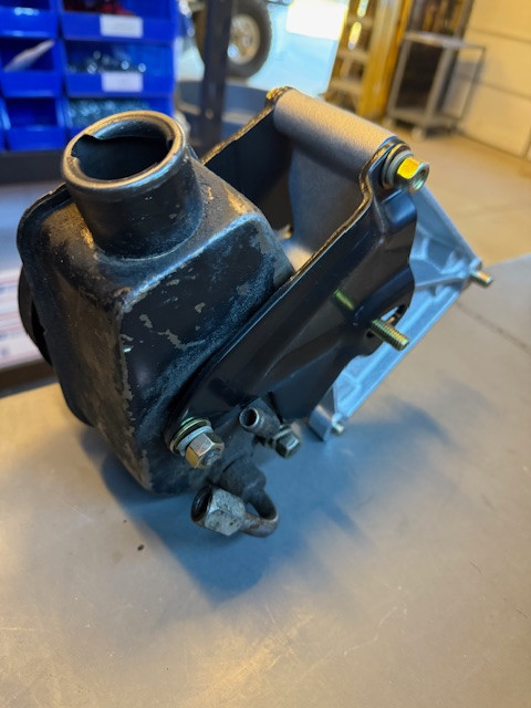 Power steering bracket with grade 8 mounting hardware, 225 V6