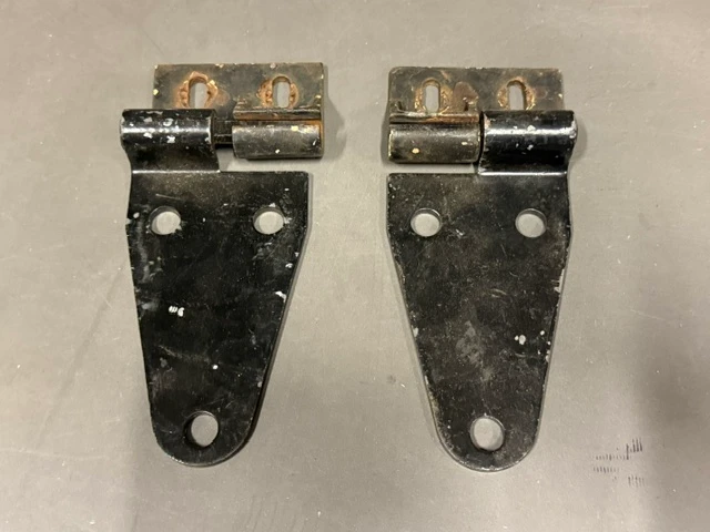 Used early hood hinge set