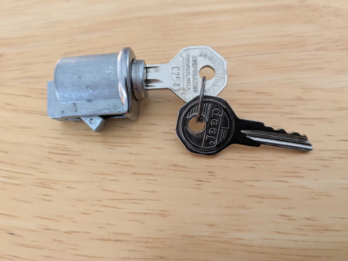 Glove box/console lid lock, NOS with Jeep logo keys