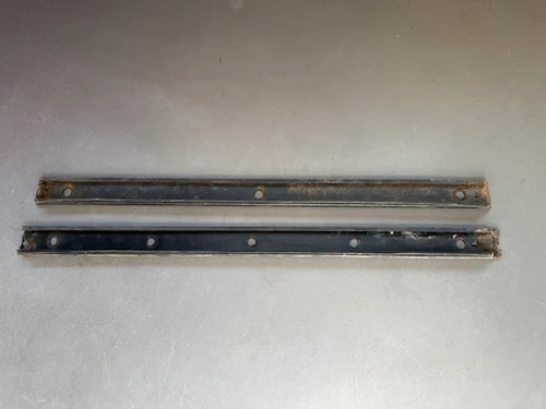 Used windshield seal retainer set