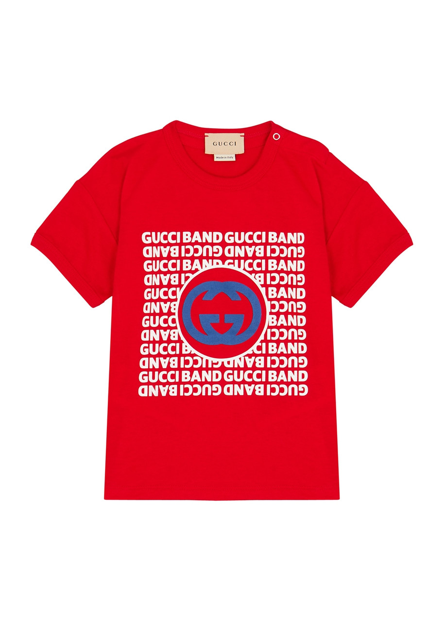 【新品】GUCCI BANDロゴ入りレッドTシャツ 18/24 GUCCI KIDS Red printed cotton T-shirt | Harvey Nichols