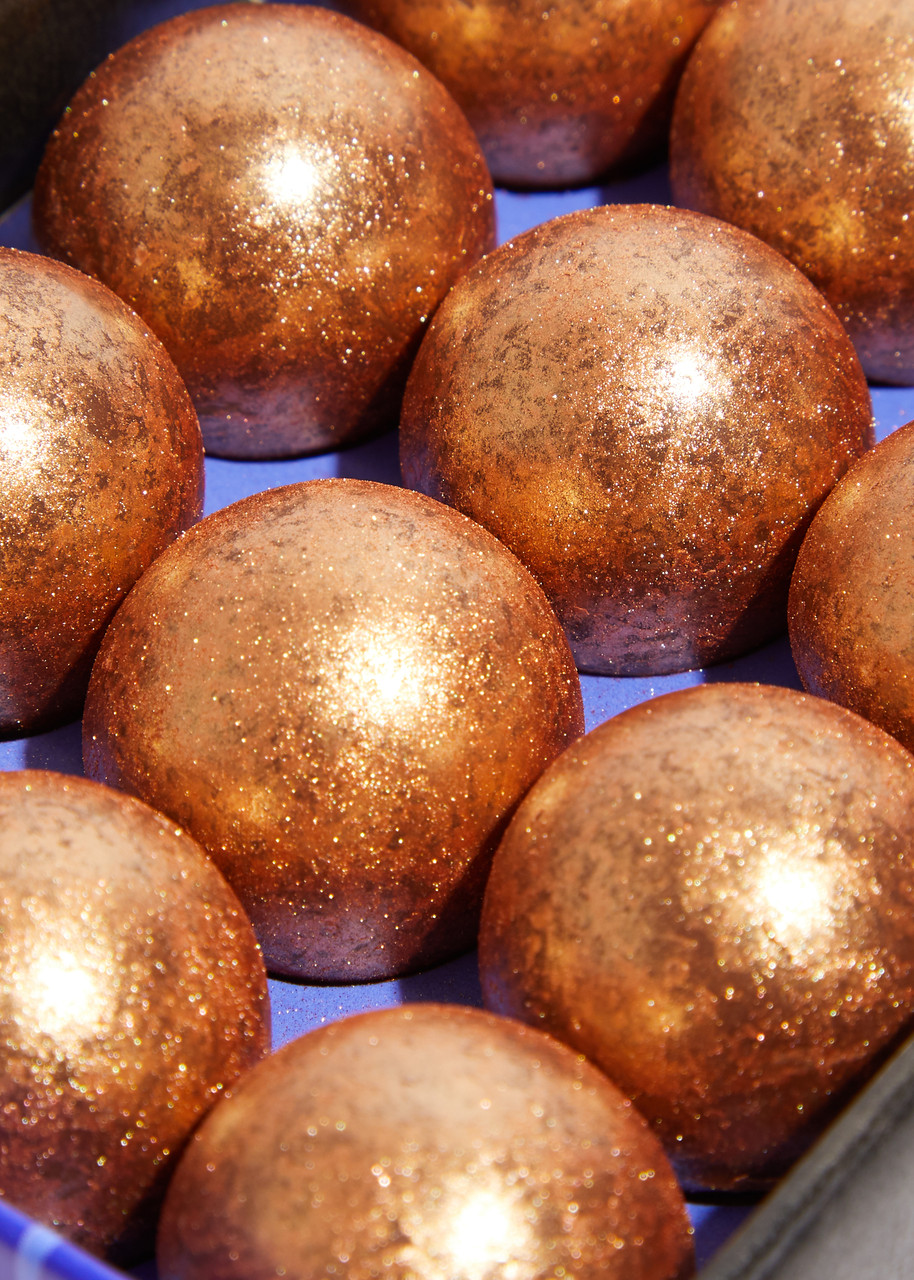 HARVEY NICHOLS Milk Chocolate Passionfruit Marc de Champagne Truffles