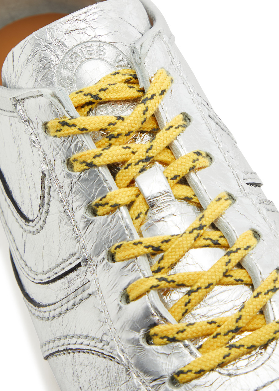 【関税込み】Dries Van Noten シルバー メタリック スニーカー DRIES VAN NOTEN Metallic leather sneakers | Harvey Nichols