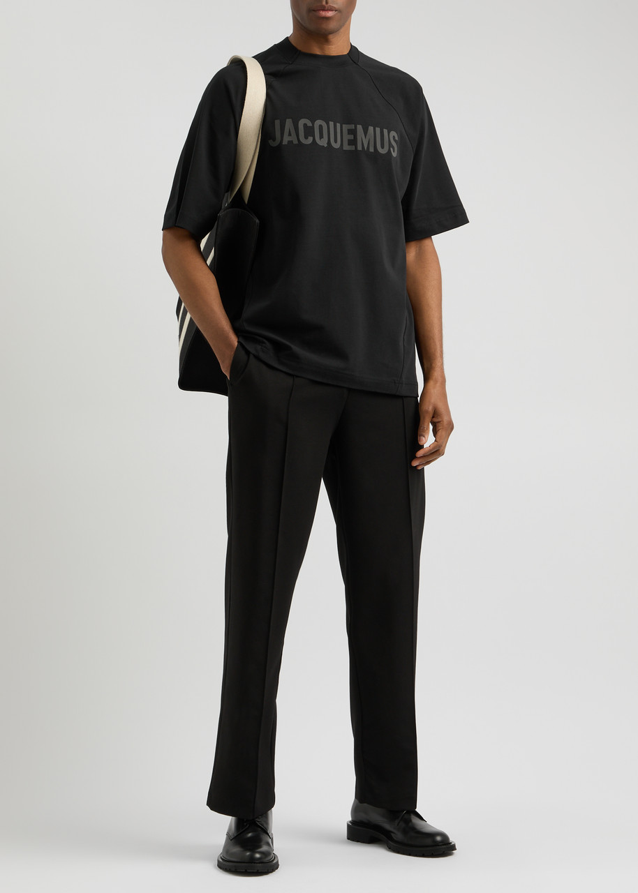 【JACQUEMUS】Le Tシャツ タイポコットンTシャツ JACQUEMUS Le T-shirt Typo cotton T-shirt | Harvey Nichols