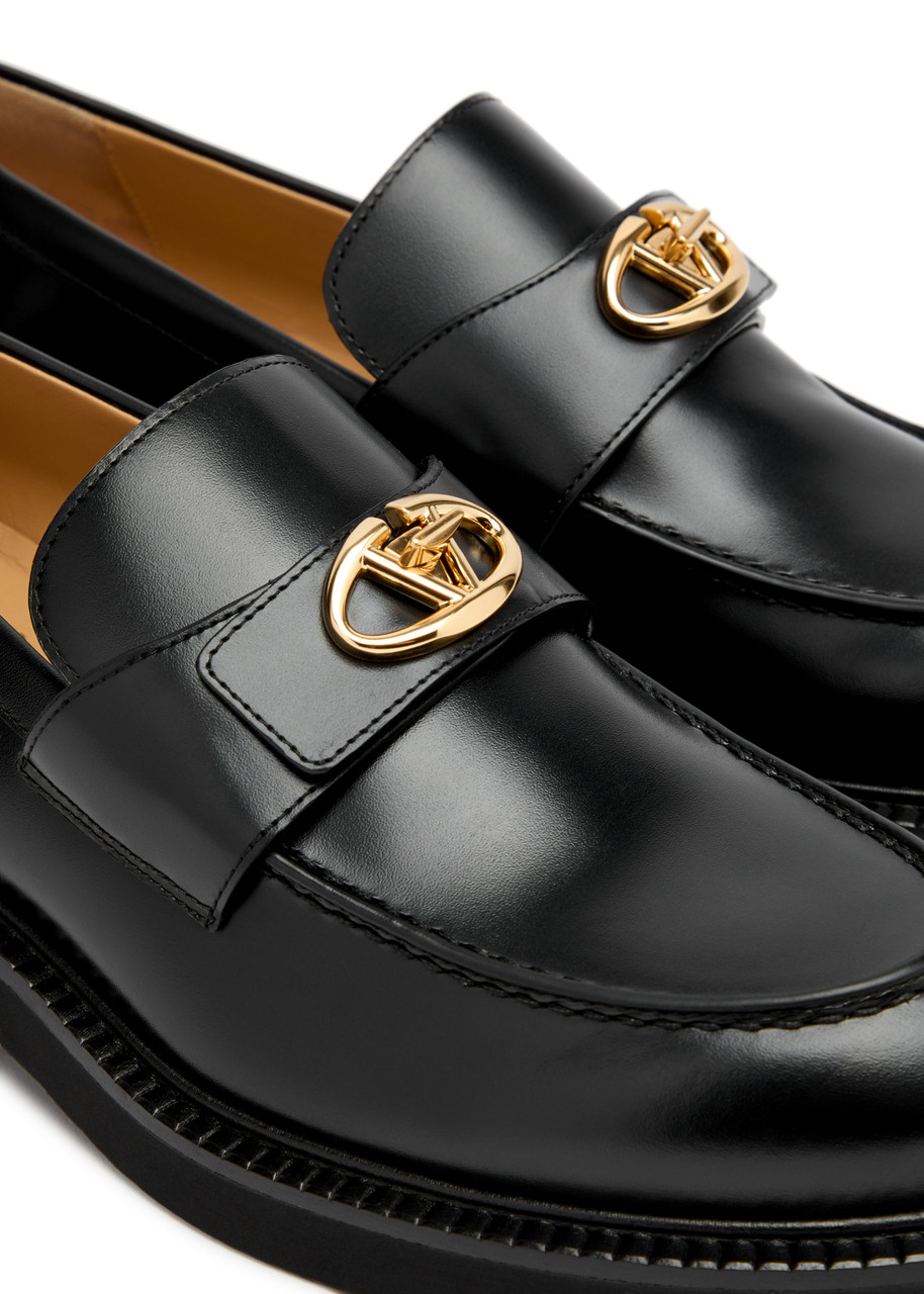 フラットシューズ Valentino Garavani 40Mm Calfskin \"Vlogo Locker\" Loafer Valentino Garavani VLogo Locker Calfskin Loafers 40MM | Saks