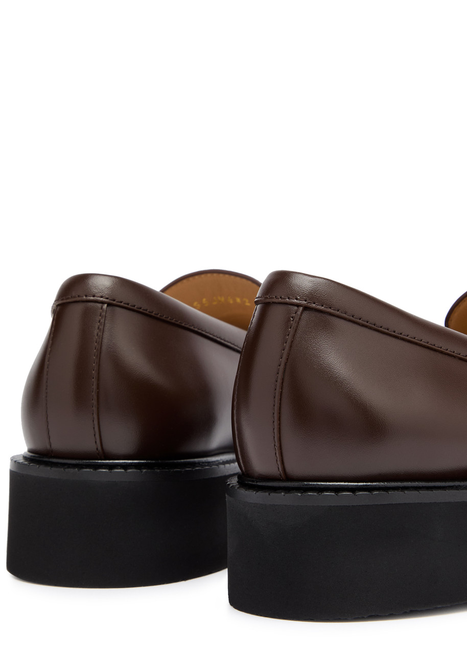 フラットシューズ Valentino Garavani 40Mm Calfskin \"Vlogo Locker\" Loafer Valentino Garavani VLogo Locker Calfskin Loafers 40MM | Saks