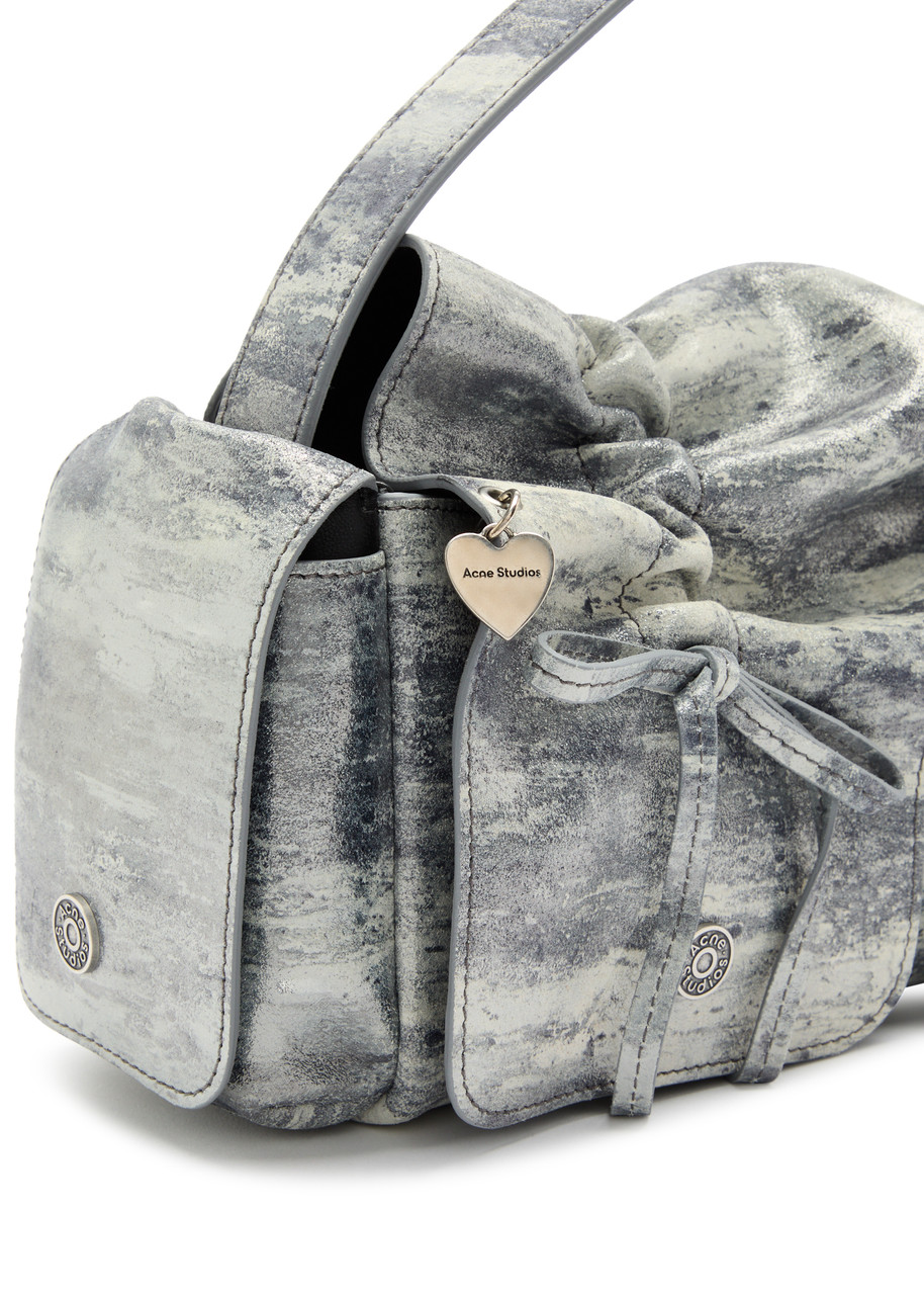 Pocket shoulder Accent Bag／コーデュラグレー ACNE STUDIOS Multipocket metallic-suede top handle bag | Harvey