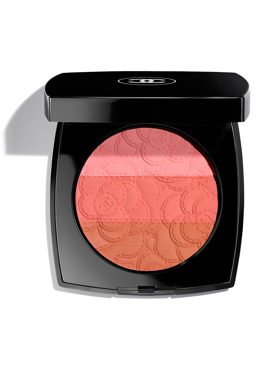 CHANEL CAMÉLIA FUTURA ~ Powder Blush Trio | Harvey Nichols