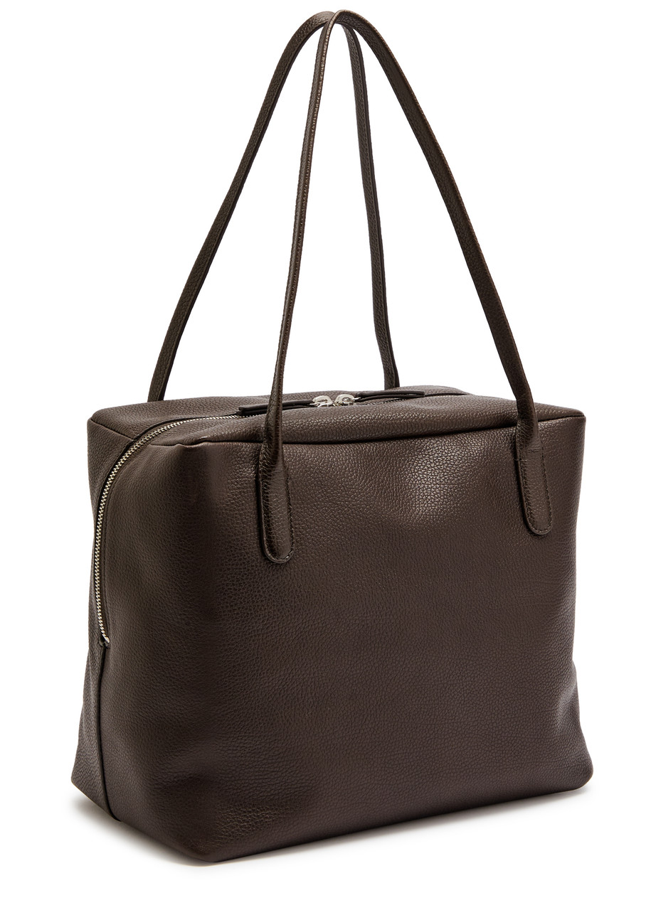 ショルダーバッグ・ポシェット THE ROW HENRI BAG BROWN IN GRAINED LEATHER 28398260_59224526_600.jpg