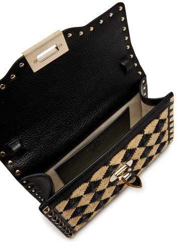 ショルダーバッグ・ポシェット VALENTINO GARAVANI Two-Tone Raffia Rockstud Crossbody Bag VALENTINO GARAVANI Rockstud faux raffia shoulder bag